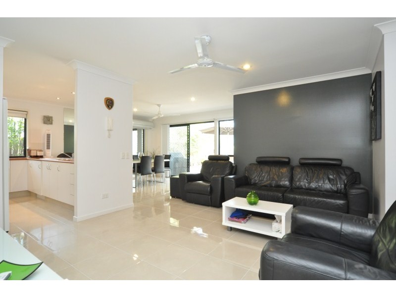 4/590 Pine Ridge Road, Coombabah QLD 4216