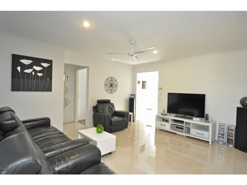 4/590 Pine Ridge Road, Coombabah QLD 4216