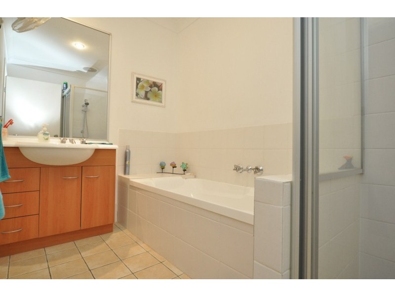 4/590 Pine Ridge Road, Coombabah QLD 4216