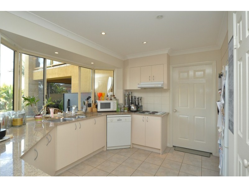 9 Oyster Cove Promenade, Hope Island QLD 4212