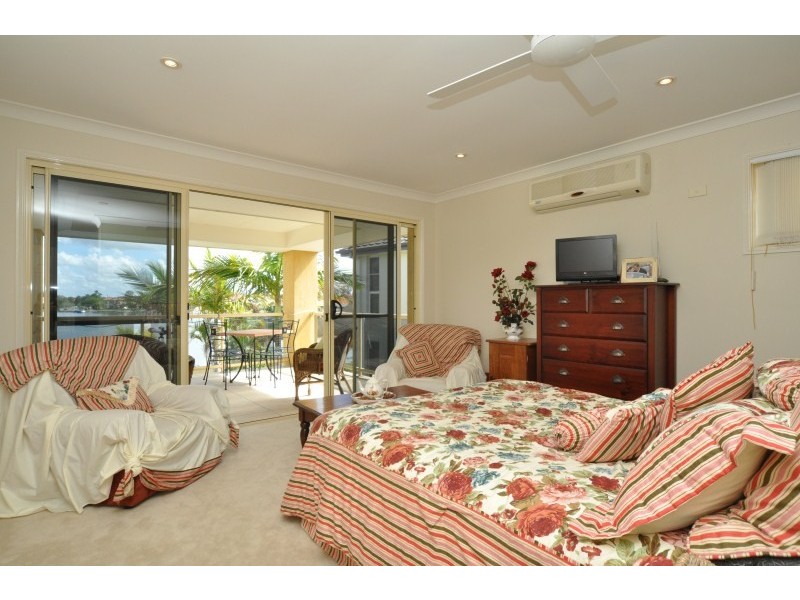 9 Oyster Cove Promenade, Hope Island QLD 4212
