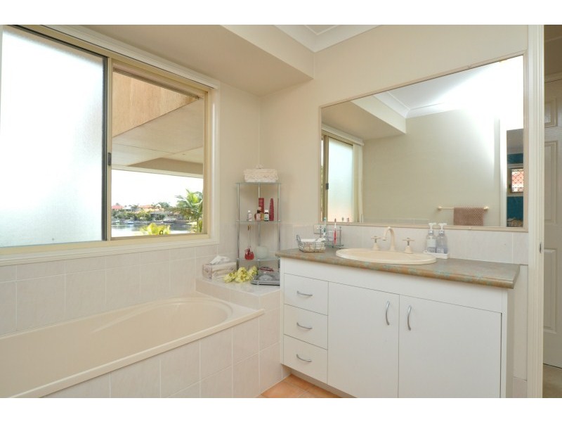 9 Oyster Cove Promenade, Hope Island QLD 4212