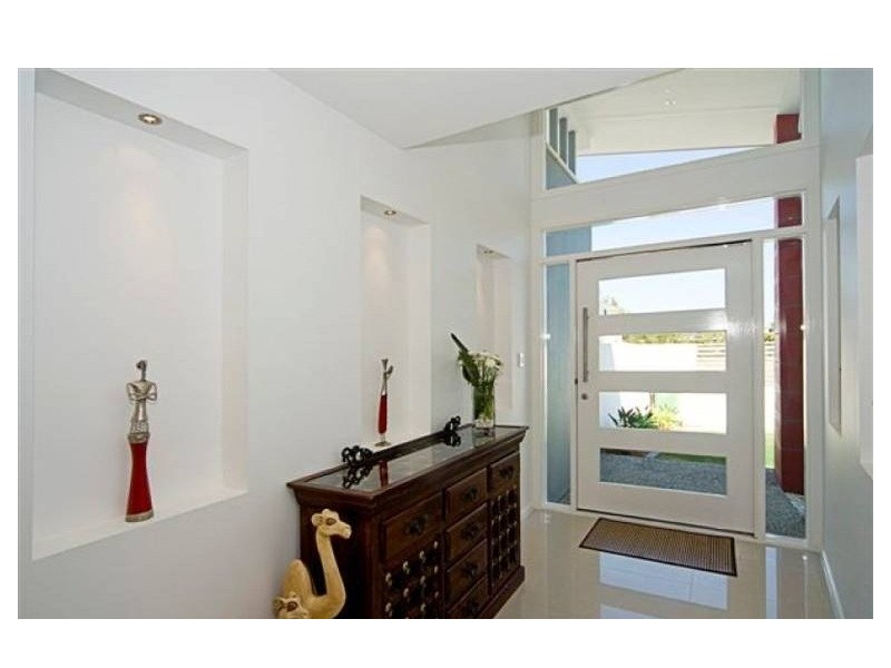 2 Fleetwood Court, Helensvale QLD 4212