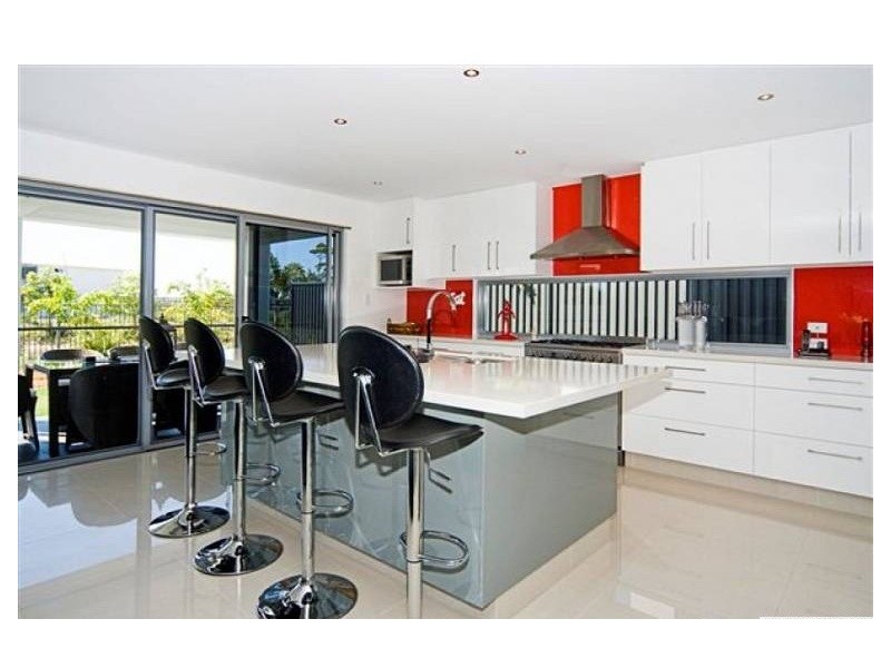 2 Fleetwood Court, Helensvale QLD 4212