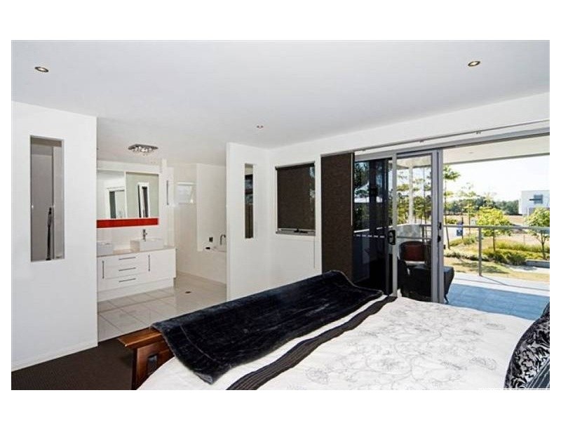 2 Fleetwood Court, Helensvale QLD 4212