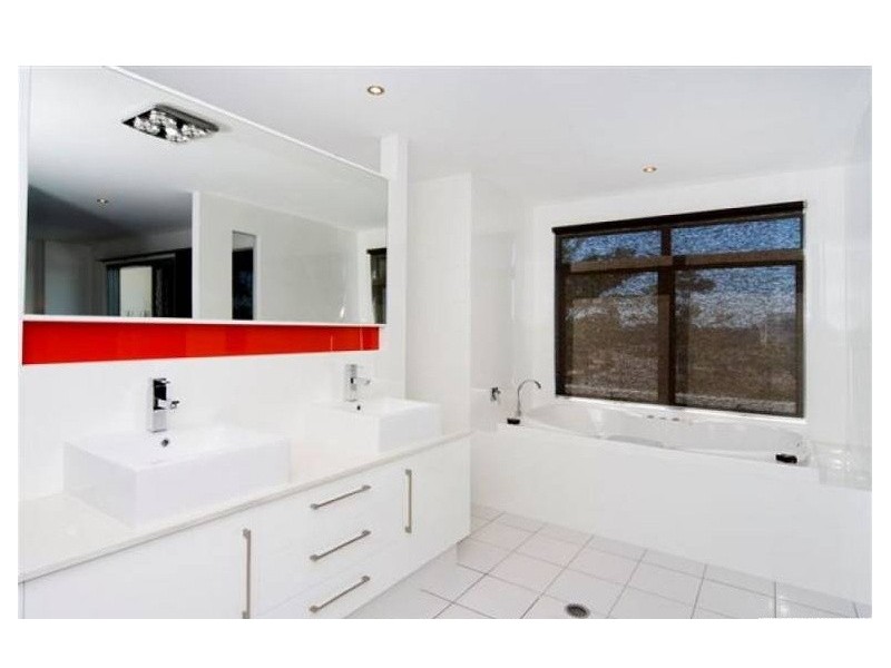 2 Fleetwood Court, Helensvale QLD 4212