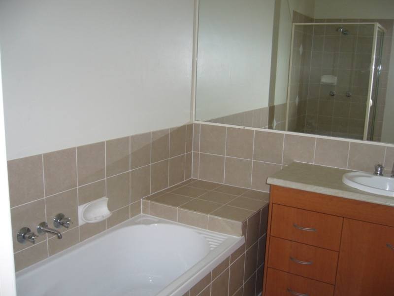 2/60 Freestone Drive, Upper Coomera QLD 4209