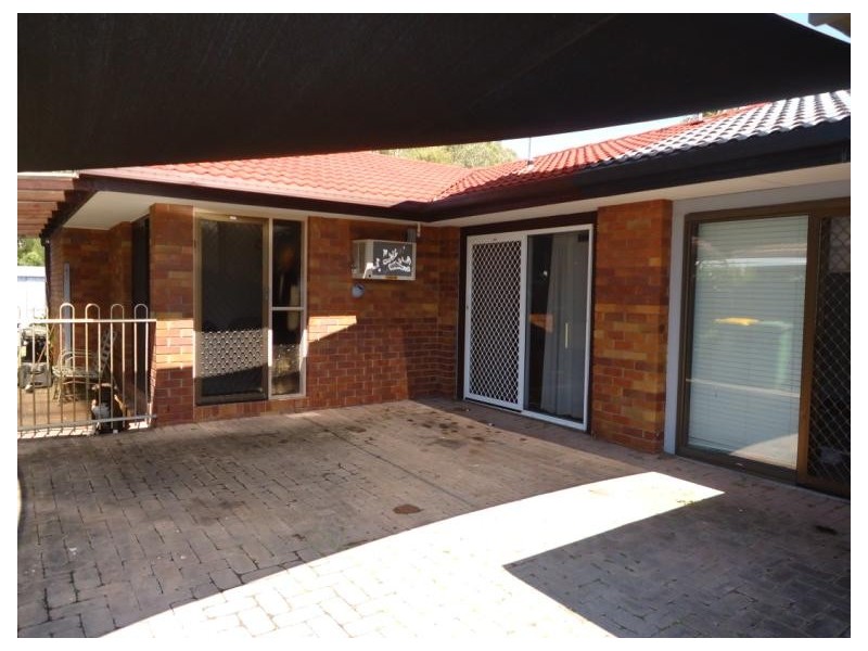 2/27 Telopea Street, Labrador QLD 4215