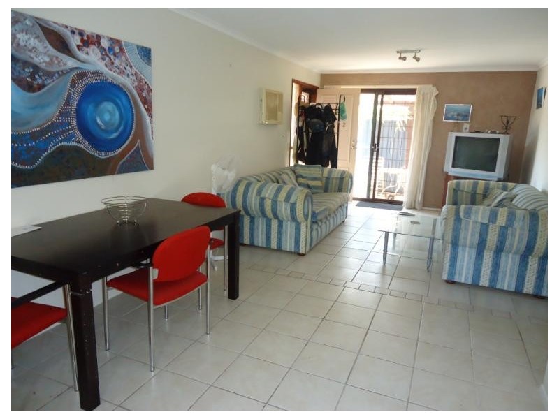 2/27 Telopea Street, Labrador QLD 4215