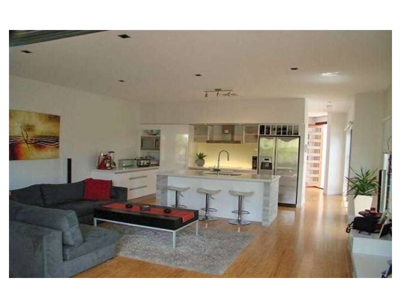 10A Rouen Avenue, Paradise Point QLD 4216