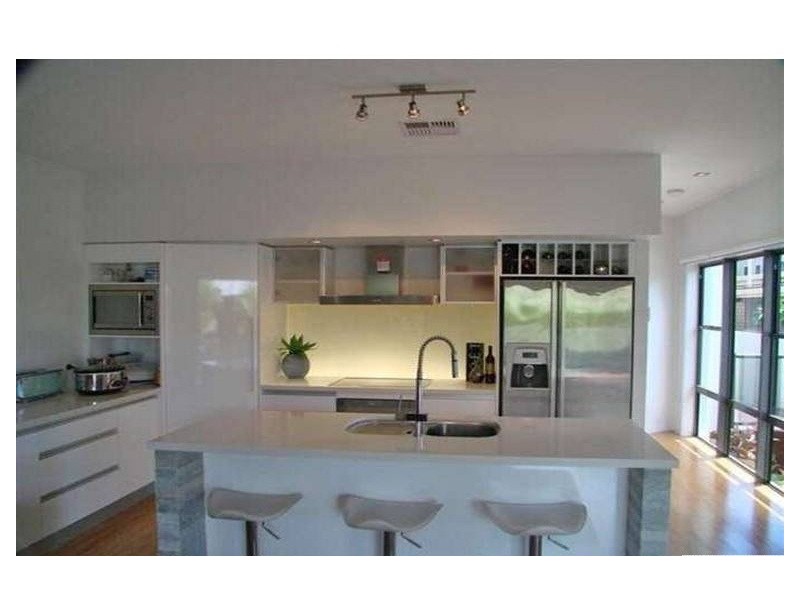 10A Rouen Avenue, Paradise Point QLD 4216