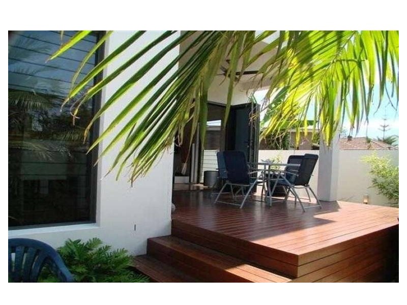 10A Rouen Avenue, Paradise Point QLD 4216