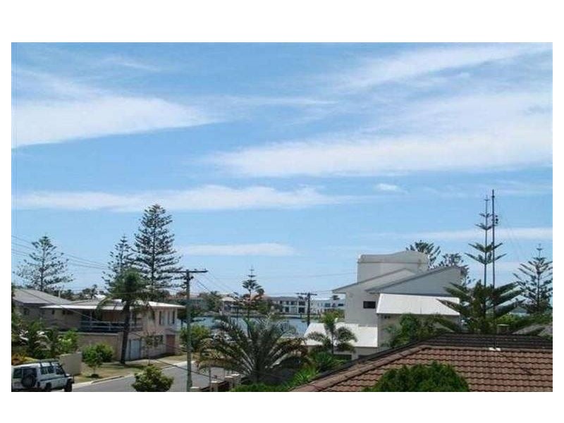 10A Rouen Avenue, Paradise Point QLD 4216