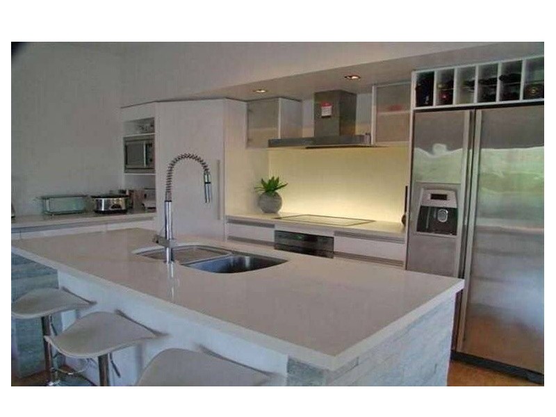 10A Rouen Avenue, Paradise Point QLD 4216