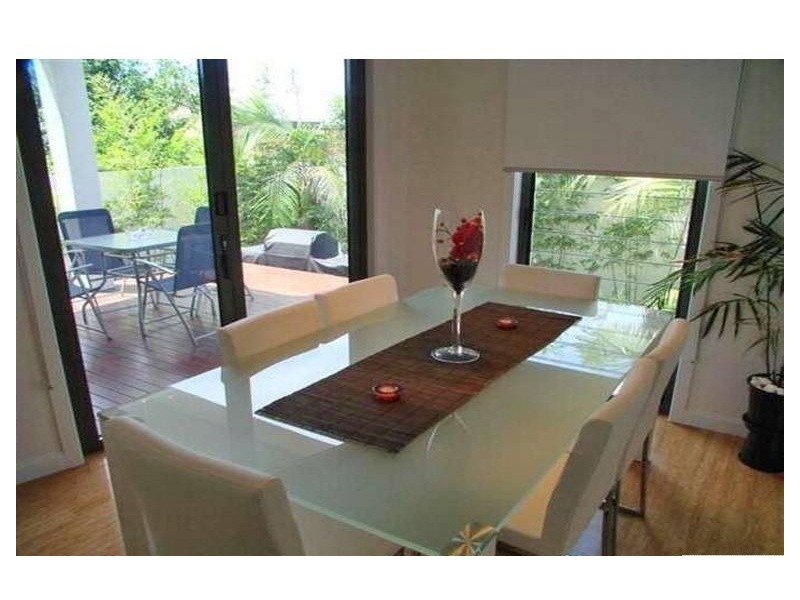 10A Rouen Avenue, Paradise Point QLD 4216