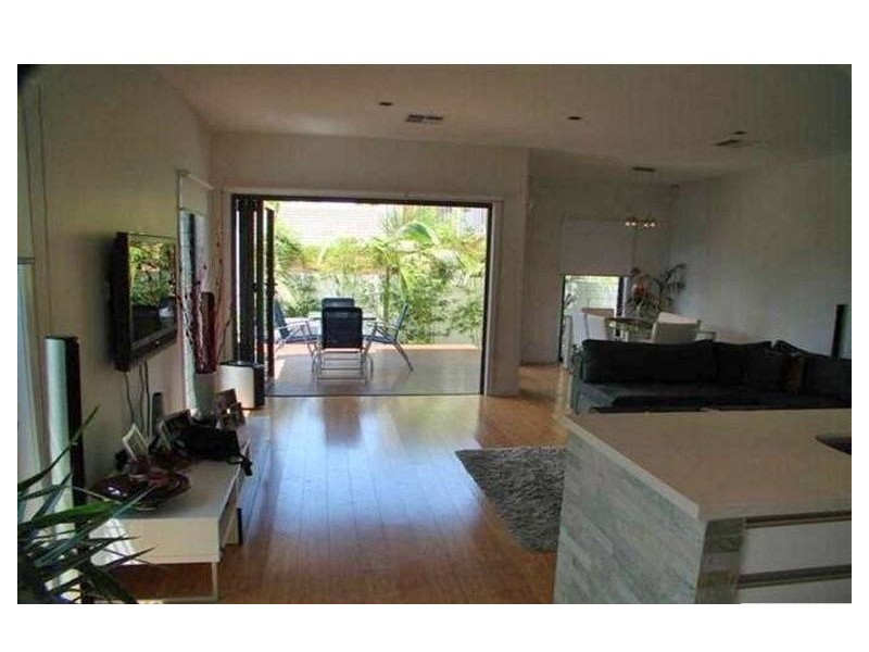 10A Rouen Avenue, Paradise Point QLD 4216