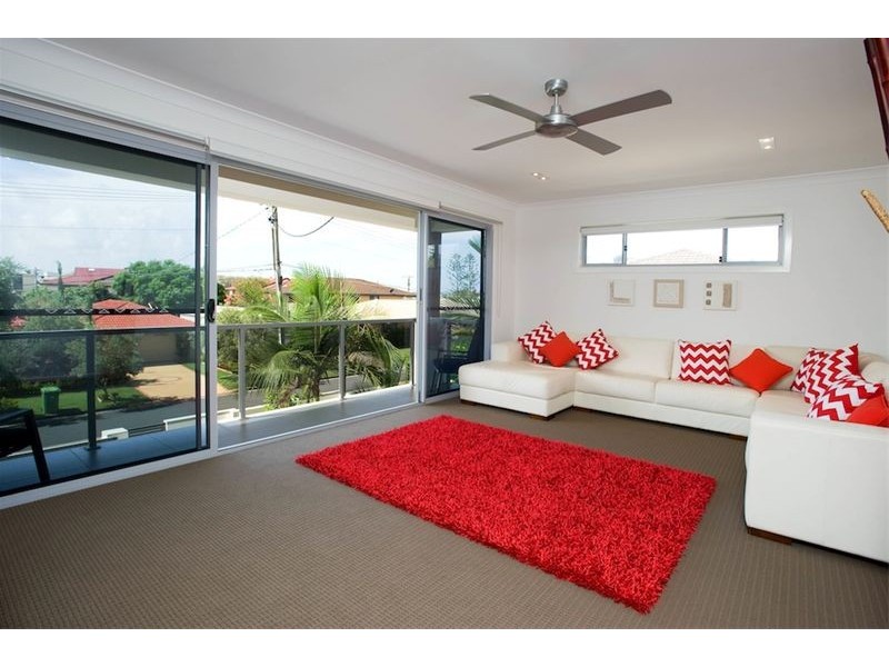 1/4 Donald Avenue, Paradise Point QLD 4216