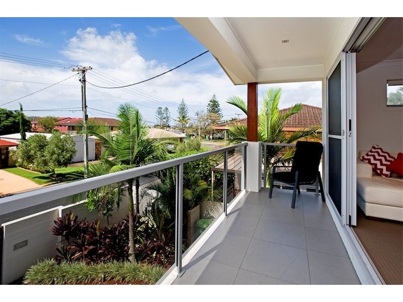 1/4 Donald Avenue, Paradise Point QLD 4216