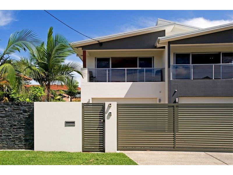 1/4 Donald Avenue, Paradise Point QLD 4216