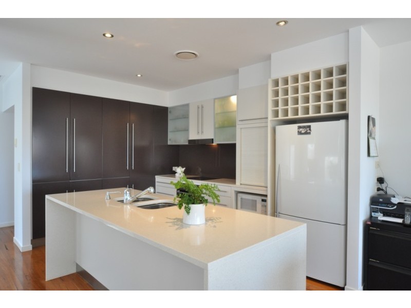 2/5 Muscovey Avenue, Paradise Point QLD 4216