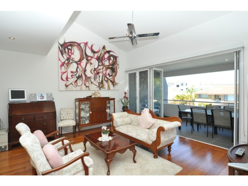 2/5 Muscovey Avenue, Paradise Point QLD 4216