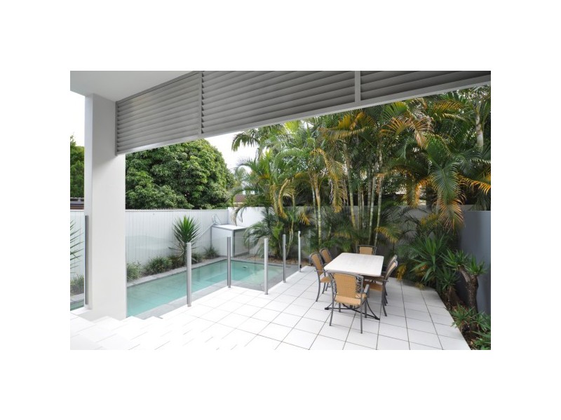 2/5 Muscovey Avenue, Paradise Point QLD 4216