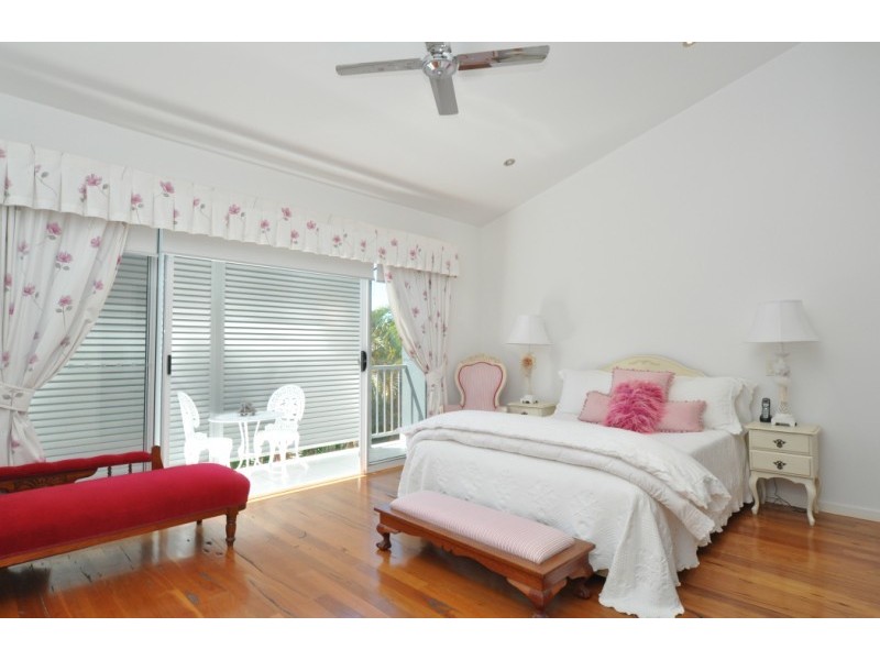 2/5 Muscovey Avenue, Paradise Point QLD 4216