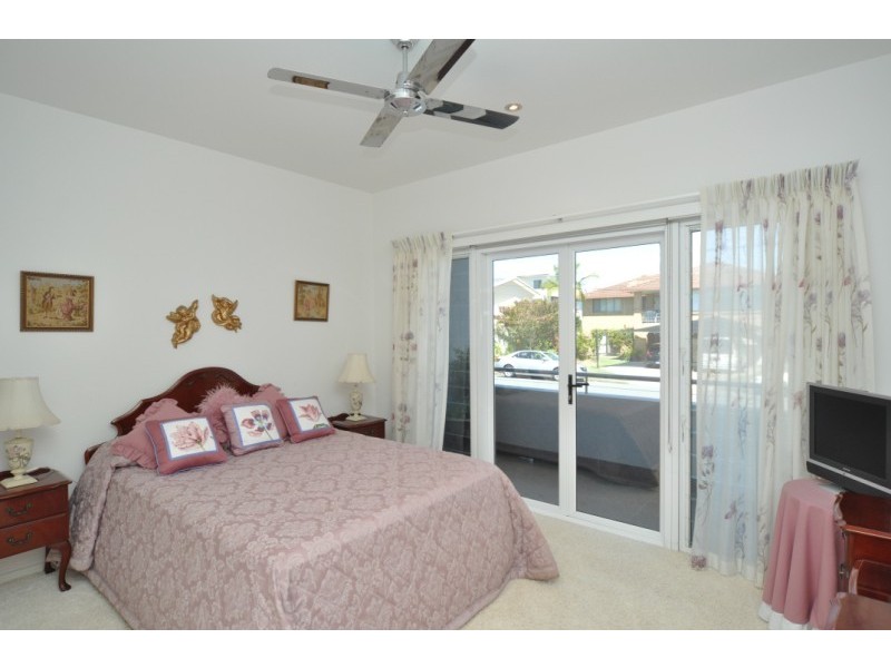 2/5 Muscovey Avenue, Paradise Point QLD 4216
