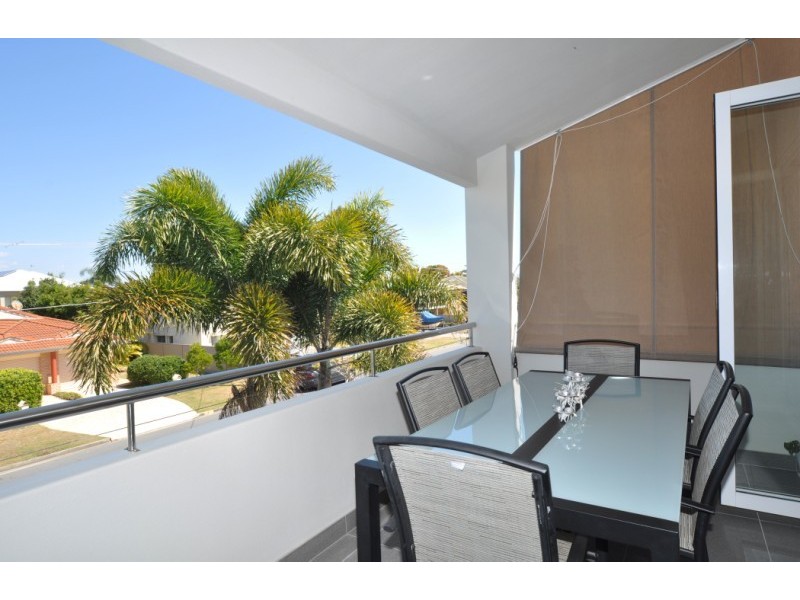 2/5 Muscovey Avenue, Paradise Point QLD 4216