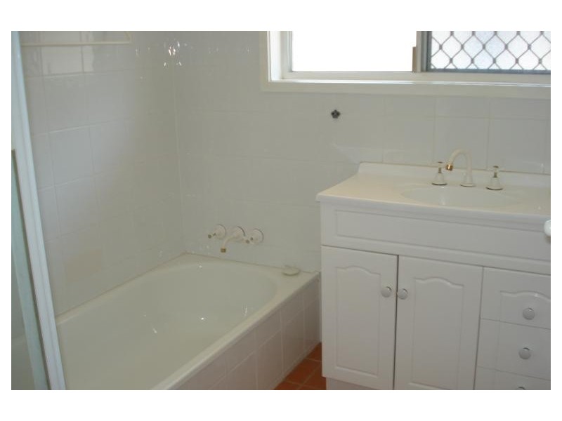 27 Killowill Avenue, Paradise Point QLD 4216
