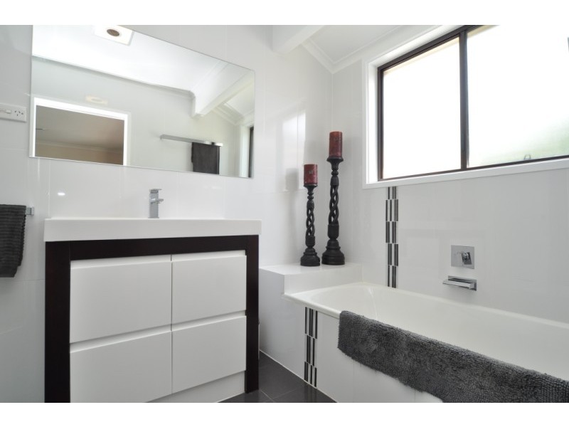 12 Wendoree Way, Coombabah QLD 4216