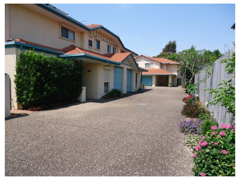 2/4 Gordon Street, Labrador QLD 4215