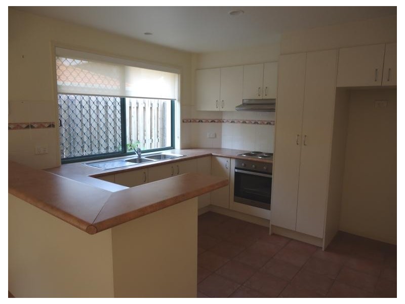 2/4 Gordon Street, Labrador QLD 4215