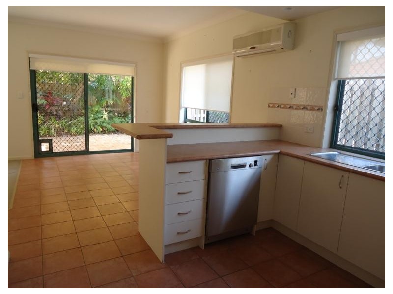 2/4 Gordon Street, Labrador QLD 4215