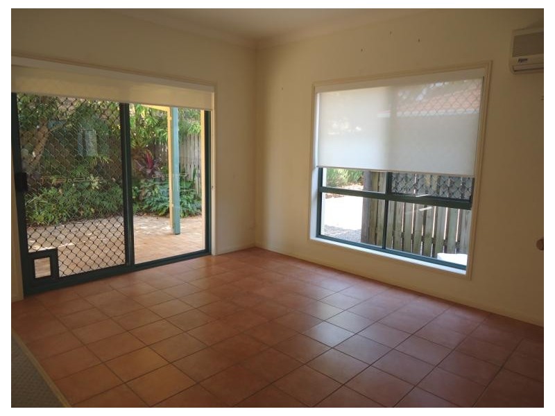2/4 Gordon Street, Labrador QLD 4215