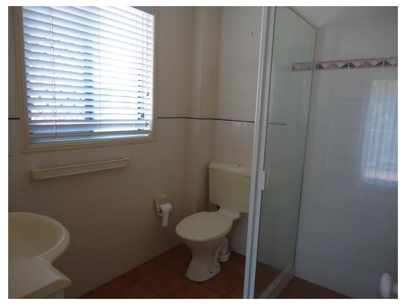 2/4 Gordon Street, Labrador QLD 4215