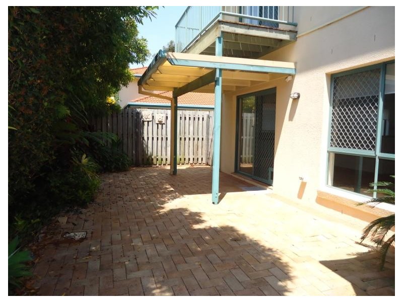 2/4 Gordon Street, Labrador QLD 4215