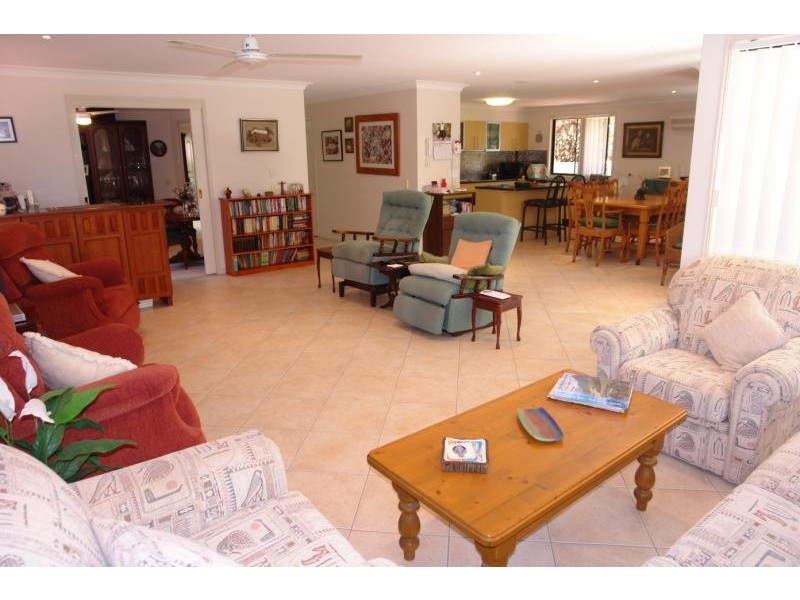 17 Sunbird Avenue, Paradise Point QLD 4216