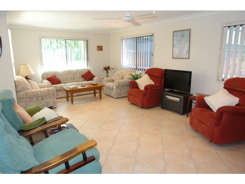 17 Sunbird Avenue, Paradise Point QLD 4216