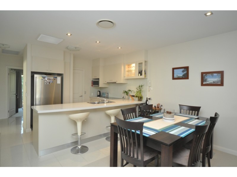 3/27 Gordon Street, Labrador QLD 4215