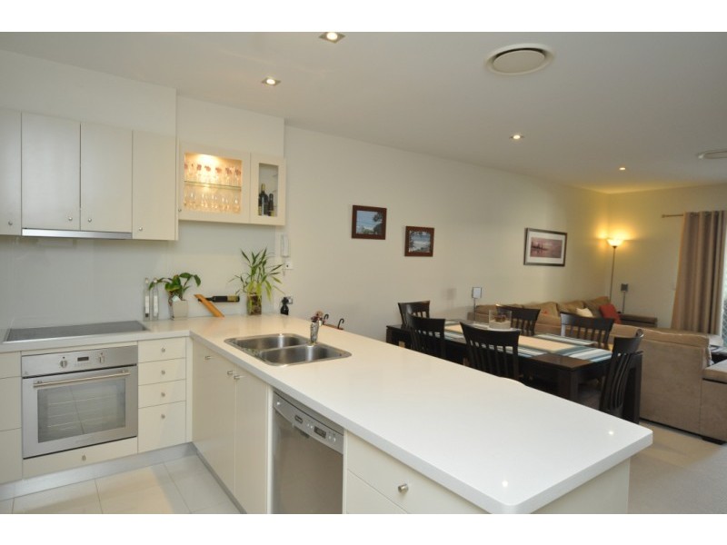 3/27 Gordon Street, Labrador QLD 4215