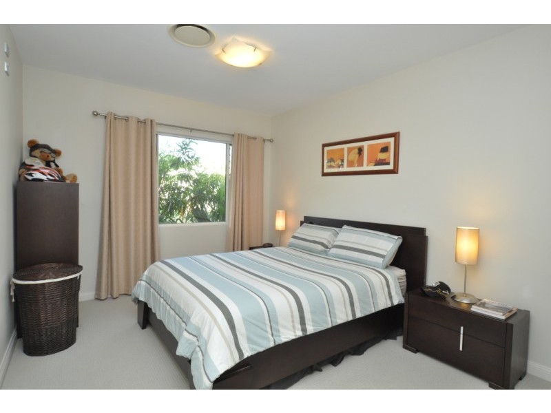3/27 Gordon Street, Labrador QLD 4215