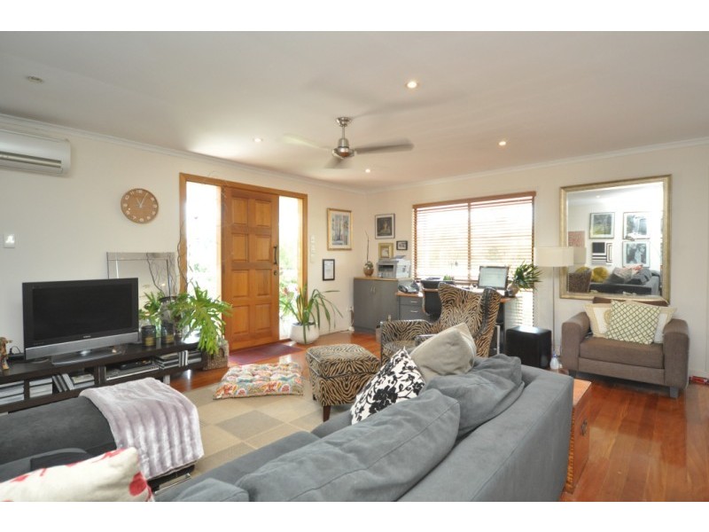 12 Iragana Street, Hope Island QLD 4212