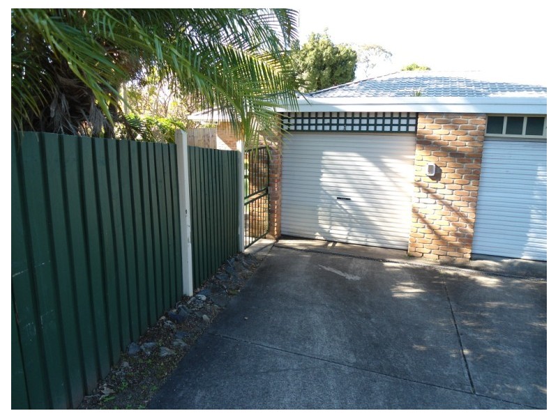 1/167 Olsen Avenue, Labrador QLD 4215