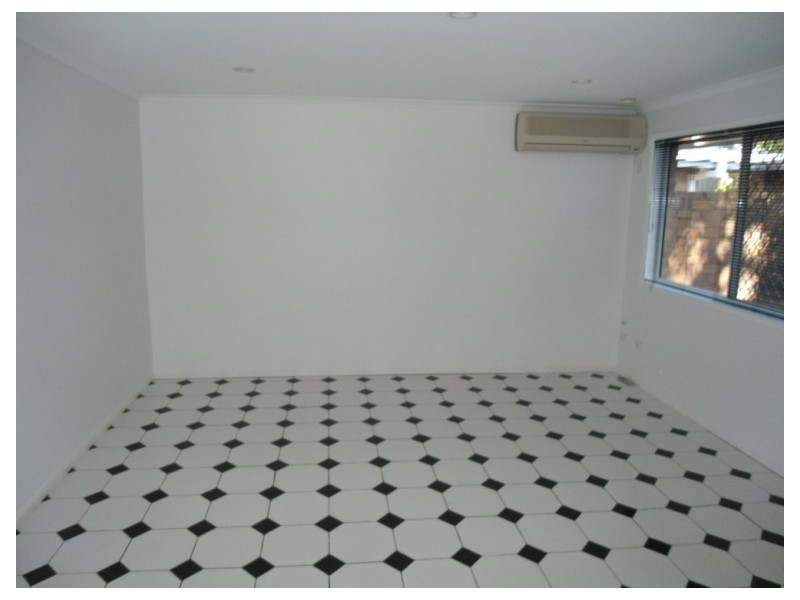 1/167 Olsen Avenue, Labrador QLD 4215