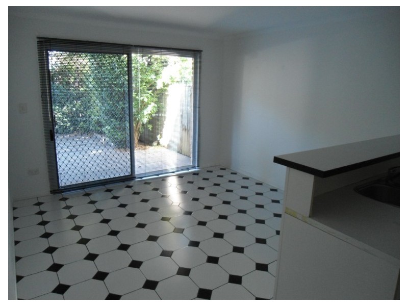 1/167 Olsen Avenue, Labrador QLD 4215