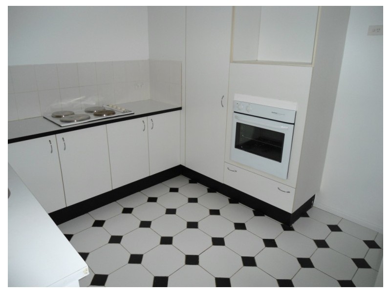 1/167 Olsen Avenue, Labrador QLD 4215