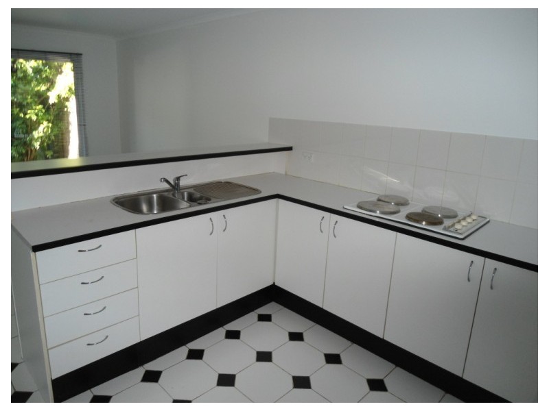 1/167 Olsen Avenue, Labrador QLD 4215