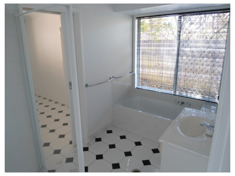 1/167 Olsen Avenue, Labrador QLD 4215