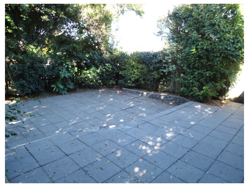 1/167 Olsen Avenue, Labrador QLD 4215